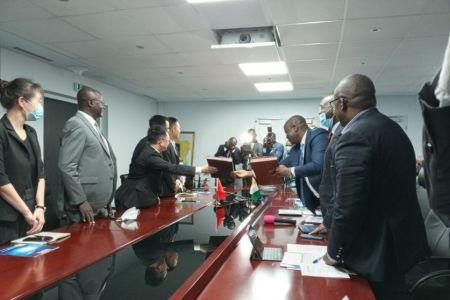 La Côte d’Ivoire signe avec Huawei pour renforcer le développement de son industrie TIC